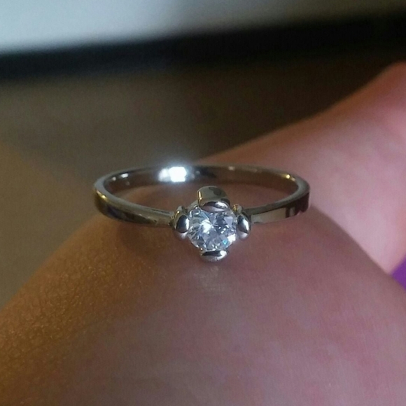 Estate Jewelry - 18k White Gold Finish 4 Prong Clover Cut Round White Sapphire Solitaire Ring 7.5